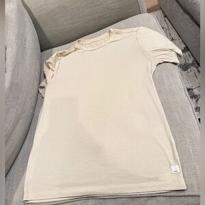 Vuori Beige Short Sleeve Tee Mens Medium current tech tee